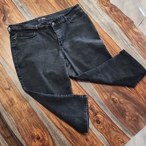 LEE CURVY FIT CAPRI JEANS - Free Shipping